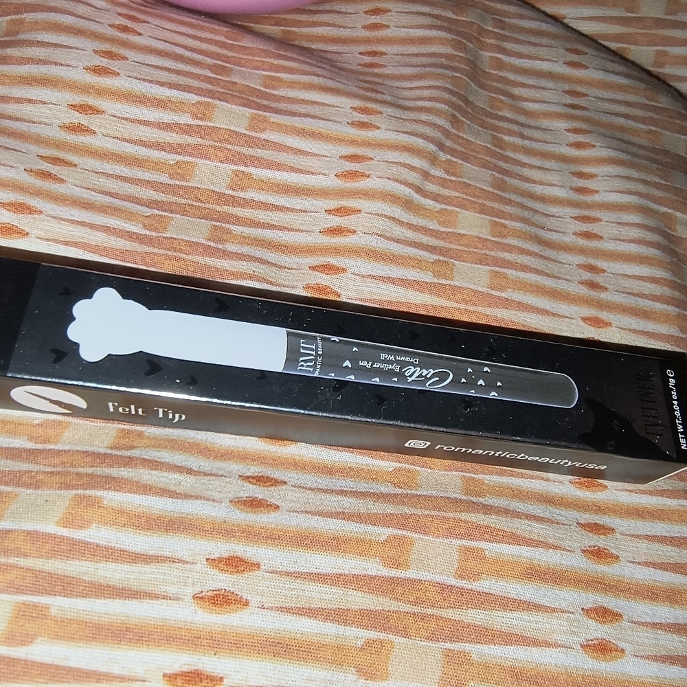 Black Felt Tip Eyeliner